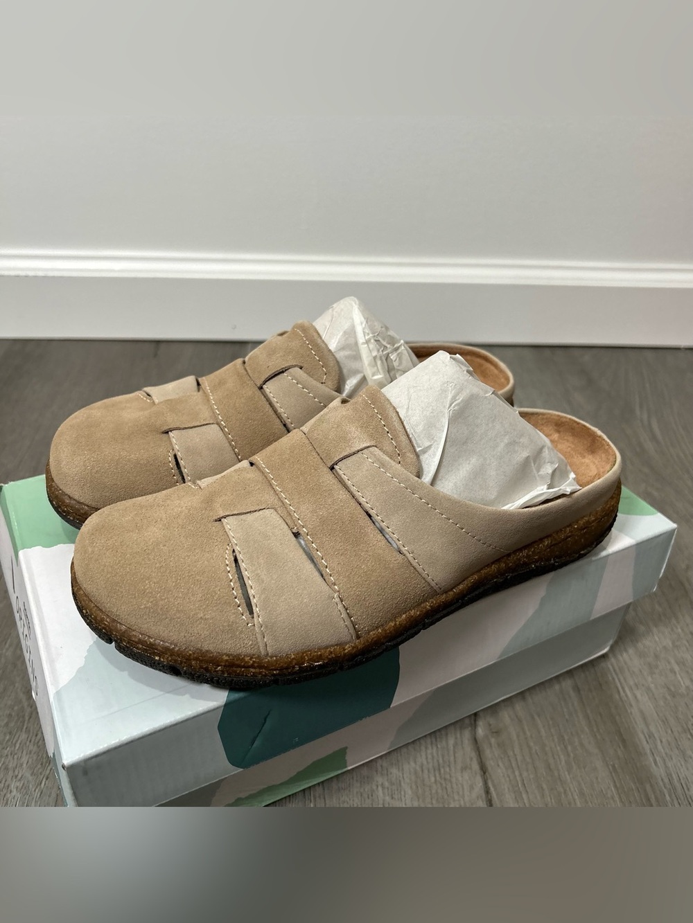 New Earth Origins Suede‎ Woven Clogs Ellery Wheat Size 6 Women’s Beige Slip On